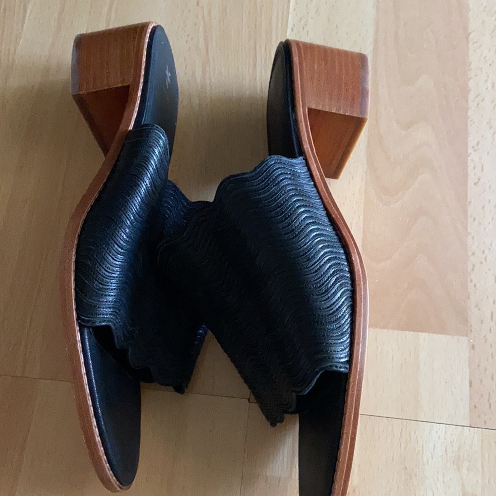 Frye NWOT - Picture 4 of 10